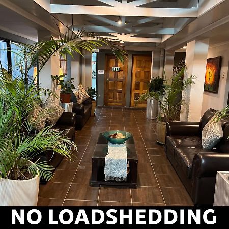 Lala Dene Lodge Bloemfontein Bagian luar foto