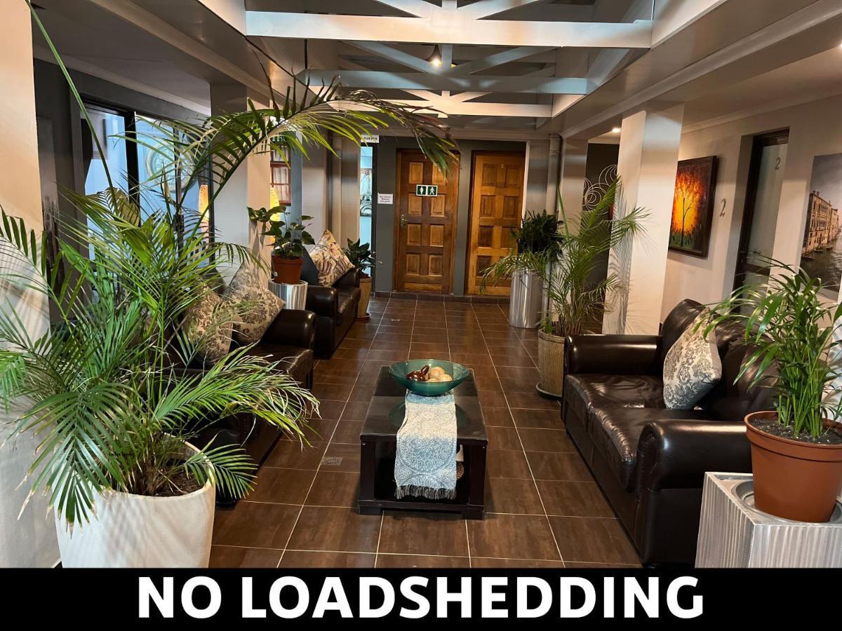 Lala Dene Lodge Bloemfontein Bagian luar foto