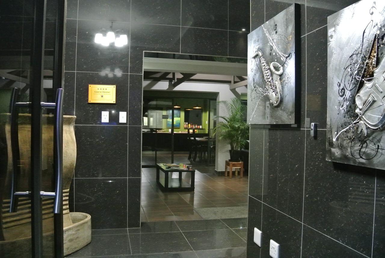 Lala Dene Lodge Bloemfontein Bagian luar foto