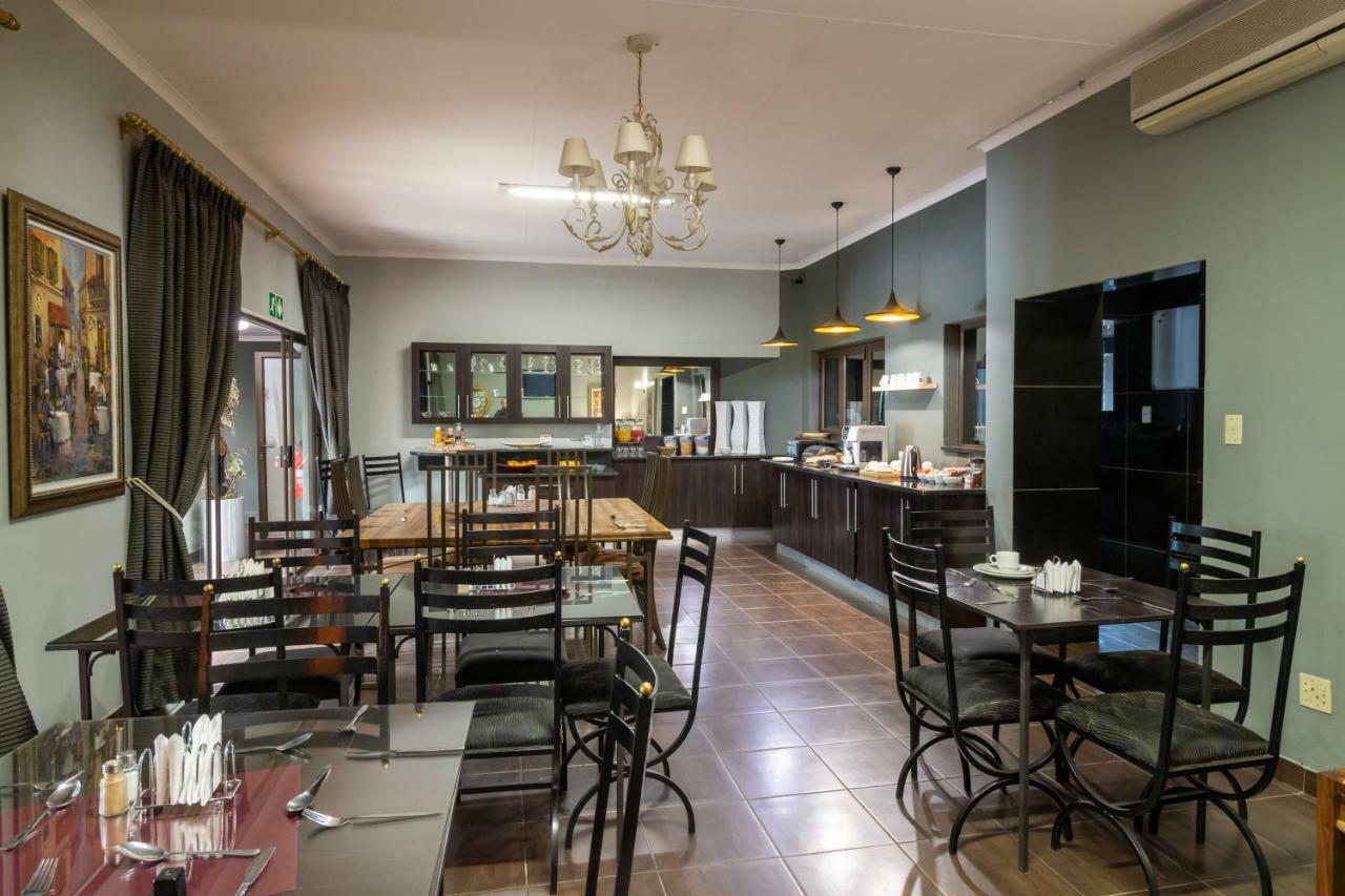 Lala Dene Lodge Bloemfontein Bagian luar foto