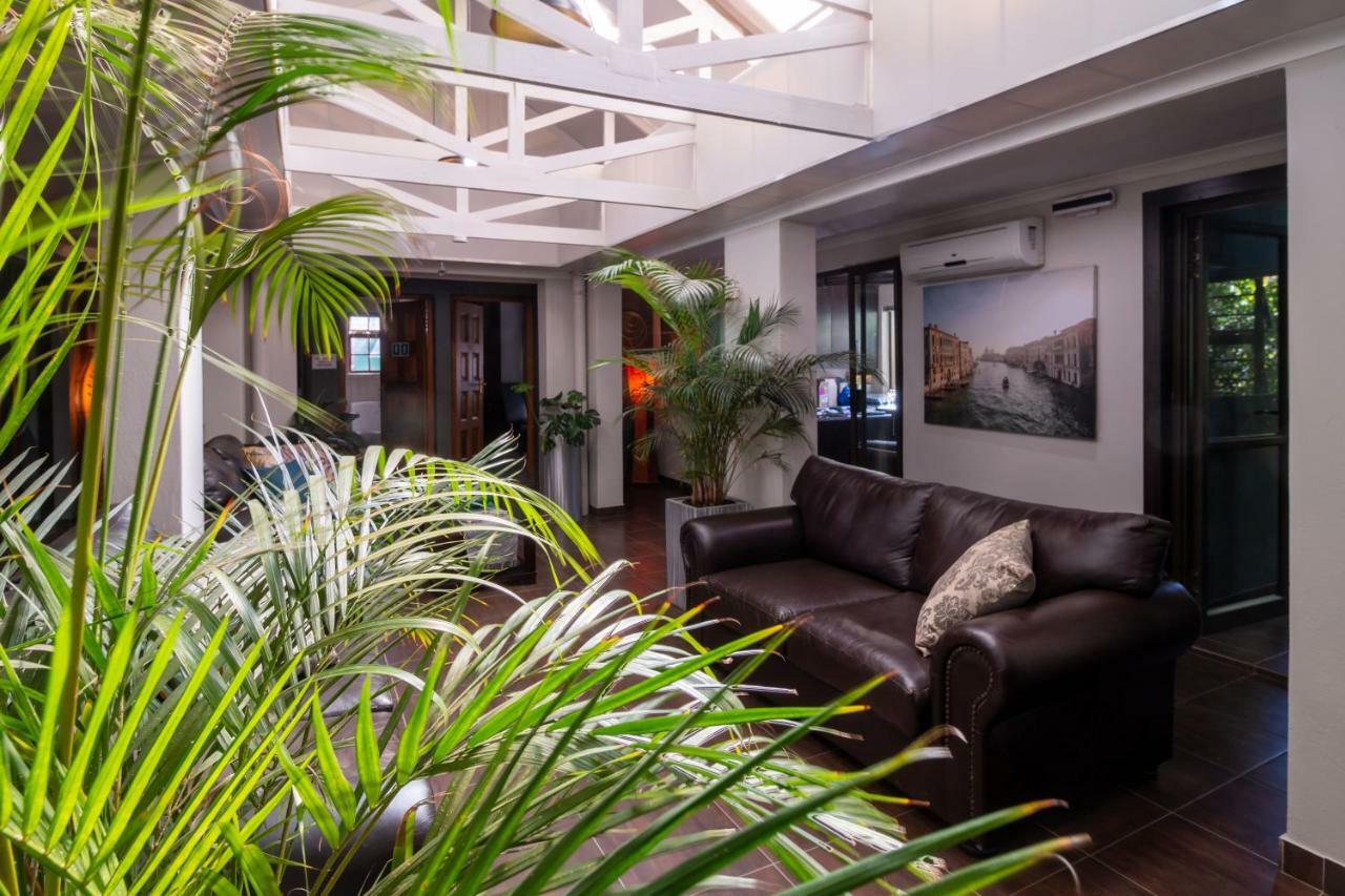 Lala Dene Lodge Bloemfontein Bagian luar foto