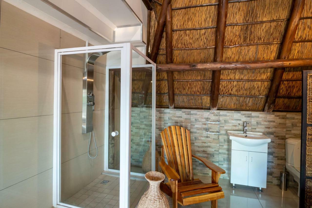 Lala Dene Lodge Bloemfontein Bagian luar foto