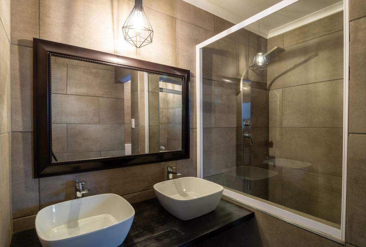Lala Dene Lodge Bloemfontein Bagian luar foto