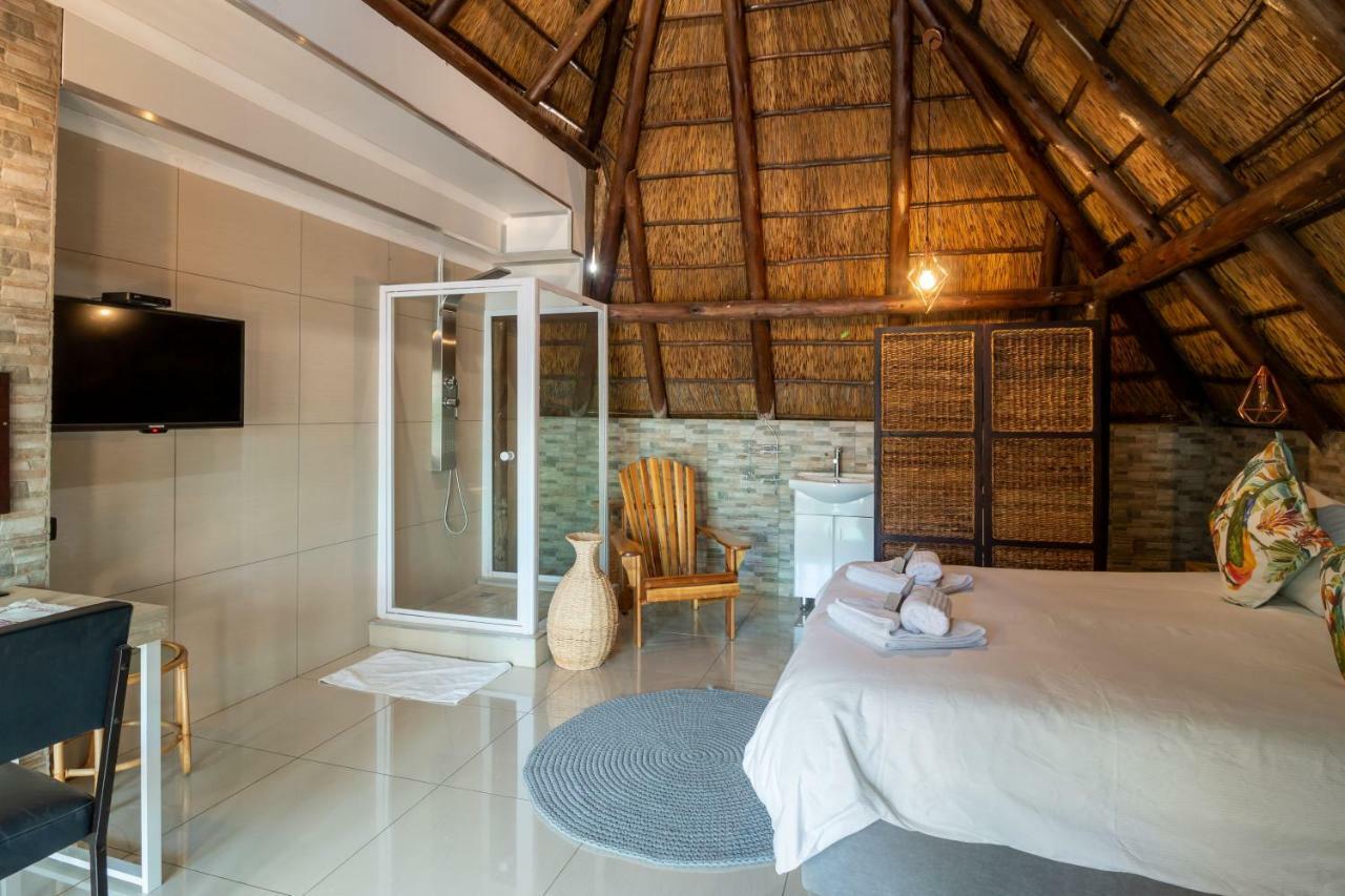 Lala Dene Lodge Bloemfontein Bagian luar foto
