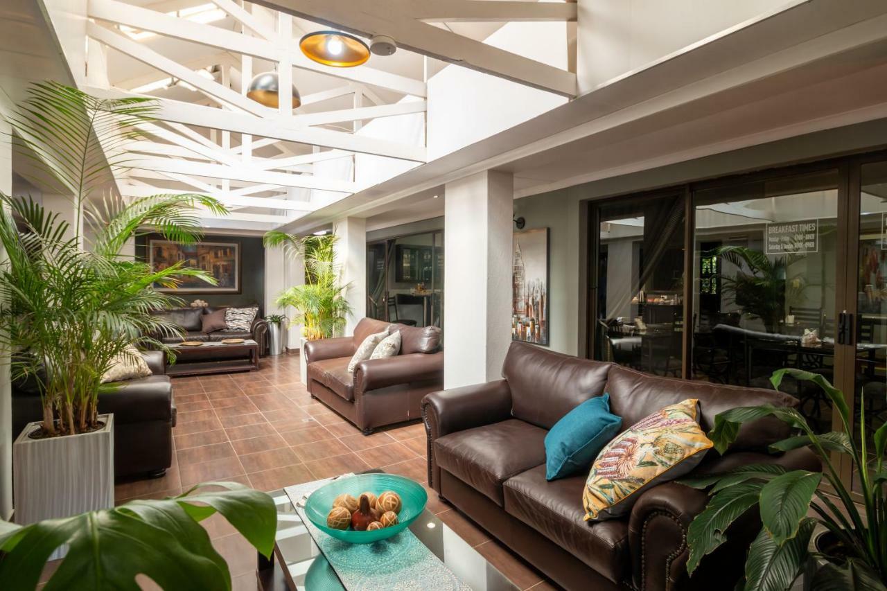 Lala Dene Lodge Bloemfontein Bagian luar foto
